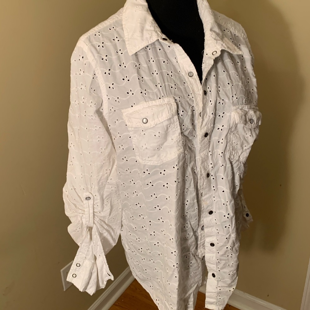 Arizona Women’s white Blouse button